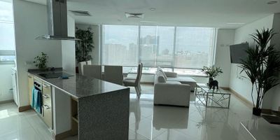 Apartamento Amoblado en el sector La Castellana para arriendo.
Valor del canon de arriendo $4.137.000 más la administración $1.363.000
De ubicación estratégica a la sombra y vista a la ciénaga de Mallorquín. Garaje cubierto para vehículos dos ascensores. planta eléctrica.
Agradable lobby.