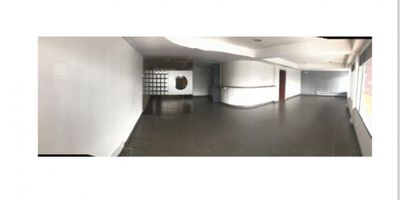 Oficina de 57 m2 en arriendo, ubicada en un segundo piso del sector Paloquemao, el edificio cuenta con varias oficinas de distintos tamaños, el sector cuenta con varios parqueaderos, cerca a importantes entidades como el DAS, transito, juzgados penales, fiscalia, notaria, cerca a estacion de transmilenio, cerca a centro comercial.

Contactanos para mas informacion.
