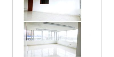 Oficina de 35 m2 en arriendo, ubicada en un segundo piso del sector Paloquemao, el edificio cuenta con varias oficinas de distintos tamaños, el sector cuenta con varios parqueaderos, cerca a importantes entidades como el DAS, transito, juzgados penales, fiscalia, notaria, cerca a estacion de transmilenio, cerca a centro comercial.

Contactanos para mas informacion.
