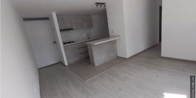 ? ¡Se Vende Apartamento para Estrenar en Niza, Manizales!

Disfruta de la comodidad y modernidad en este apartamento completamente nuevo, ubicado en una de las zonas más prestigiosas de Manizales. Ideal para familias que buscan un hogar luminoso y bien distribuido.

? Espacios Cómodos: Con un área de 52 m², este apartamento en el primer piso ofrece una excelente distribución que incluye 3 habitaciones con closet y 2 baños, uno en la habitación principal y otro auxiliar completo.

?️ Comodidades del Apartamento: La cocina integral con piso en cerámica y zona de ropas equipada con calentador, proporciona todas las facilidades necesarias para la vida diaria. La sala comedor es perfecta para disfrutar de momentos en familia.

? Estacionamiento y Seguridad: El apartamento incluye acceso a parqueadero comunal, ofreciendo protección y seguridad para tu vehículo. Además, el edificio cuenta con vigilancia y portería, garantizando tranquilidad para los residentes.

? Ubicación y Acceso: Situado en una zona con acceso pavimentado y adaptado para discapacitados, este apartamento está cerca de parques, transporte público, y zonas residenciales. La ubicación estratégica ofrece fácil acceso a las principales vías de la ciudad.

? Características Adicionales: El apartamento es muy iluminado, brindando un ambiente agradable y acogedor. Además, cuenta con un salón social y acepta permuta, lo que facilita diversas opciones de adquisición.

¡No pierdas la oportunidad de vivir en un apartamento moderno y bien ubicado en Niza, Manizales! Contáctanos hoy mismo para más información y para programar una visita.



¡Haz de este apartamento tu nuevo hogar en Manizales!

