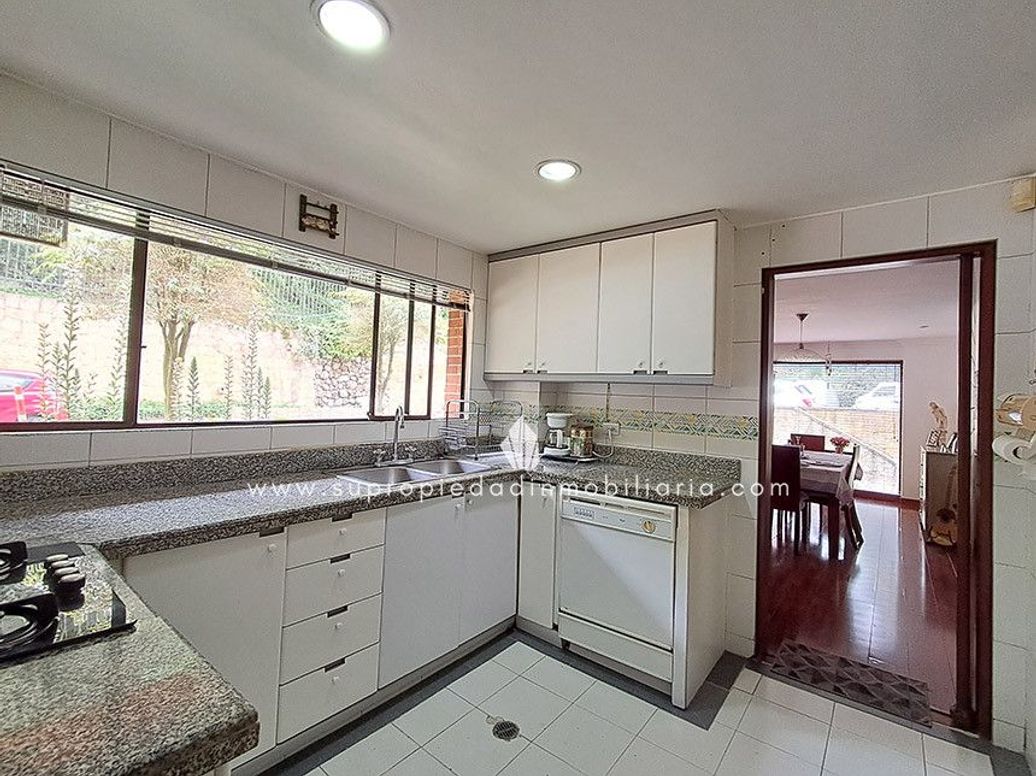 Apartamento de 3 alcobas en venta en Los Rosales, Bogotá, 194 m² · foto 5 de 20