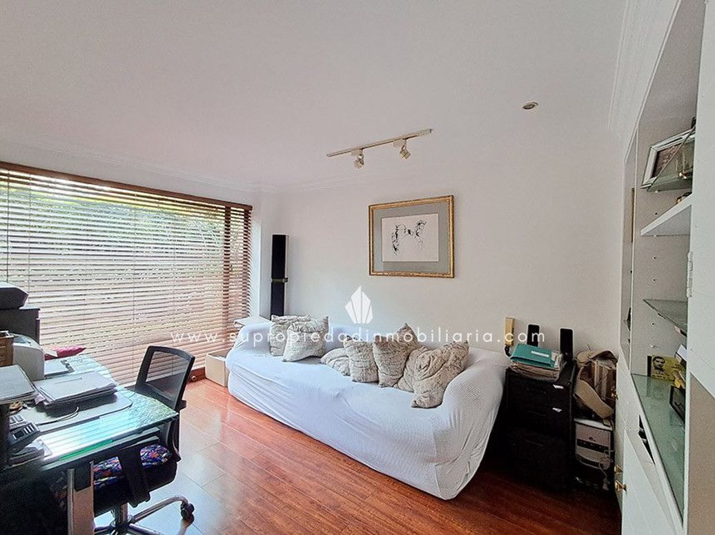 Apartamento de 3 alcobas en venta en Los Rosales, Bogotá, 194 m² · foto 16 de 20