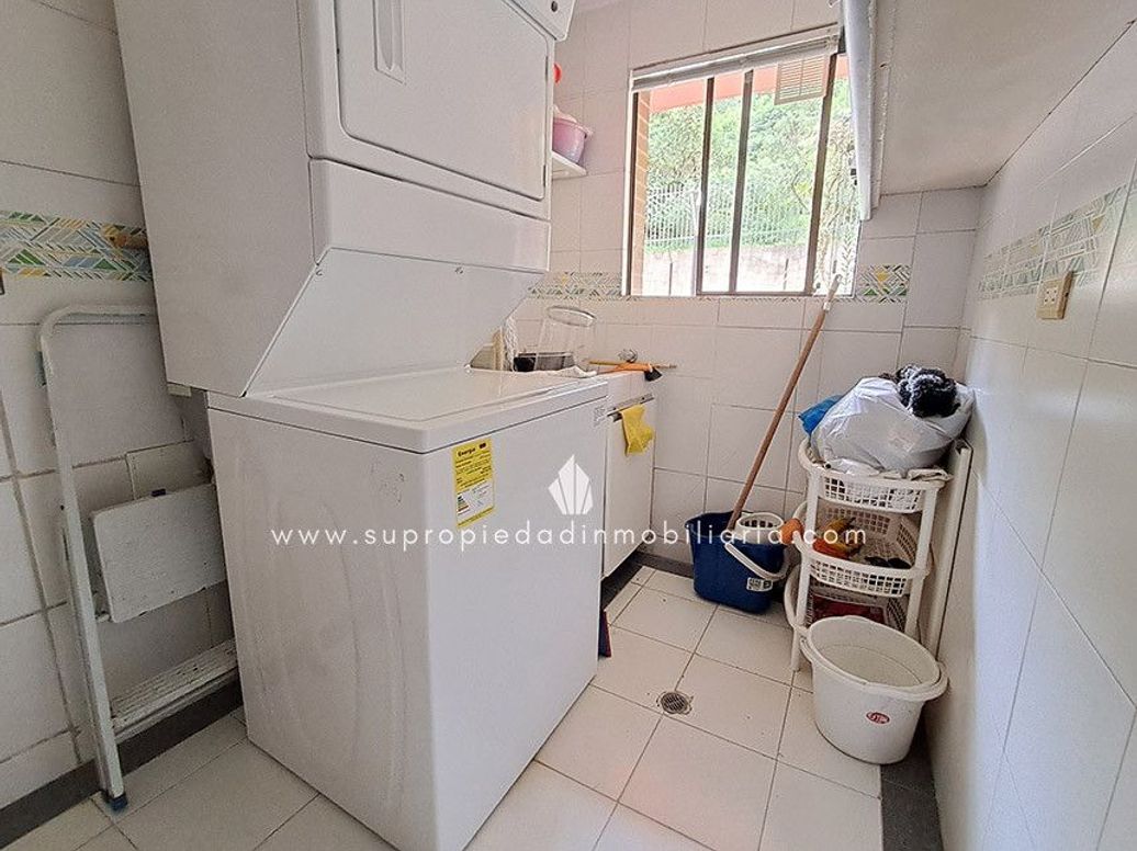 Apartamento de 3 alcobas en venta en Los Rosales, Bogotá, 194 m² · foto 7 de 20