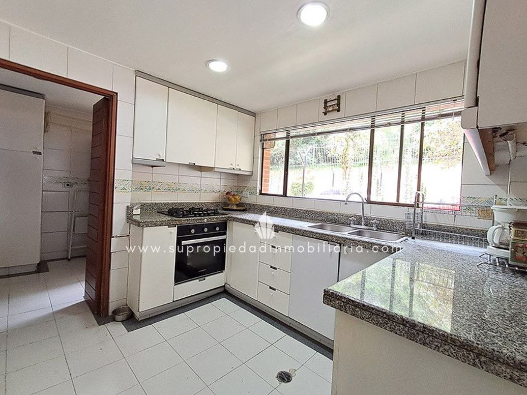 Apartamento de 3 alcobas en venta en Los Rosales, Bogotá, 194 m² · foto 6 de 20