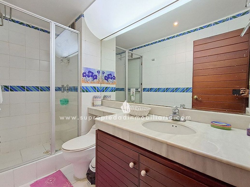 Apartamento de 3 alcobas en venta en Los Rosales, Bogotá, 194 m² · foto 10 de 20