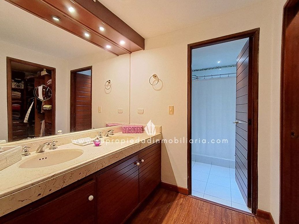 Apartamento de 3 alcobas en venta en Los Rosales, Bogotá, 194 m² · foto 12 de 20