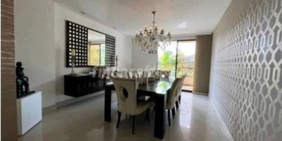 Una Joya de 330 m²

Descubre el lujo y la comodidad en este penthouse totalmente remodelado, ubicado en el exclusivo sector de Aguacatal. Con 330 m² de espacio y finos acabados, este hogar ofrece una experiencia inigualable.

Características destacadas:

4 amplias alcobas, cada una con vestier y baño privado.

Terrazas con una impresionante vista panorámica a la montaña, rodeadas de un entorno arborizado.

Espacios pensados para el entretenimiento: teatro en casa, estudio y family room.


Amenidades del edificio:

Gimnasio, piscina y zona infantil para el disfrute de toda la familia.

4 parqueaderos y depósito.


Este penthouse representa una oportunidad única para quienes buscan exclusividad, confort y una ubicación privilegiada al oeste de la ciudad. ¡Contáctanos para más detalles y agenda tu visita
