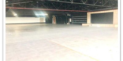 Oficina en Arriendo – 1.944 m² – Obra Blanca

Especificaciones:


 Área Disponible: 1.944 m² (obra blanca)
 Área libre para adaptarse a diferentes necesidades
 100 KVA con suplencia de planta eléctrica
 Edificio antisísmico para mayor seguridad
 Ventanería en vidrio arquitectónico de 8 mm, color verde automotriz
 Espacios amplios con terrazas
 Pileta para aseo
 Baterías de baños disponibles
 Escaleras de emergencia para seguridad adicional

