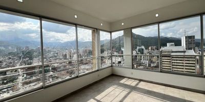 Venta Penthouse con vista Panorámica Cali, Centro de la Ciudad.

En ubicación estratégica cerca de áreas comerciales, centro comercial Aristi, entidades financieras, restaurantes, sitios culturales y zonas turísticas de la ciudad.
Este apartado en idealista para hacer coworking, espacios para generar contenido digital por sus espacios muy generosos cuenta con vista desde todos los ángulos de la propiedad, diseño moderno y acabados vanguardistas, terraza grande, Estudio, Sala de Tv, Cuenta con cocina Americana con mesón en mármol, 5 Alcobas con baños privados enchapados con divisiones de vidrio templado y clóset empotrados, algunas con balcón, zona de aseo y closet de linos.
Acceso universal es una opción atractiva para quienes buscan ubicación, seguridad, la privacidad de un hogar con las comodidades de tener todo cerca