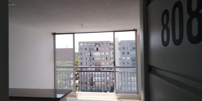 APARTAMENTO PARA ESTRENAR, BUENA VISTA, ILUMINADO, 2 HABITACIONES CON CLOSET, 1 BAÑO, SALA COMEDOR, ESPACIO PARA ESTUDIO, COCINA INTEGRAL, ZONA DE ASEO, PISO EN CERÁMICA, PARQUEADERO COMUNITARIO, EL CONJUNTO CUENTA CON AMPLIA ZONAS VERDES, PISCINA, JUEGOS INFANTILES, SALÓN SOCIAL. INFO AL 3162382370