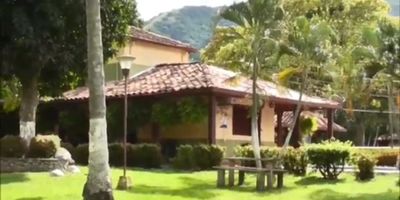 Venta de hostería en sopetran área 15 hectáreas cuenta con piscina y lagos...con un avalúo del año pasado por 17 mil millones... precio 15 mil millones..