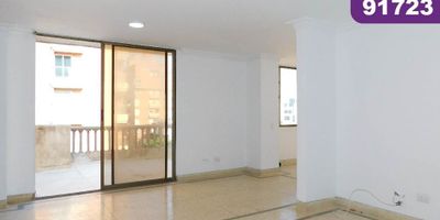 Apartamento en arriendo en la ciudad de Barranquilla ubicado en el barrio Villa Santos, en un edificio con vigilancia, con zonas sociales de entretenimiento. El apartamento cuenta un área aproximada de 180 mts2 , distribuidos en 3 habitaciones, 3 baños, zona de labores, sala, comedor, cuarto y baño de servicio, 2 balcones, cocina integral, buena distribución en sus áreas con buenos acabados, es fresco y acogedor, su entorno es tranquilo, residencial con cómodas vías de acceso y facilidad al transporte público cercano, sobre el sector puede encontrar, parques, colegios, iglesia, droguerías cercanas y centro comercial, sobre la carrera 46.