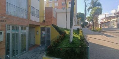 Local en venta, Piedecuesta, Campo Verde . Área construida: 34.72 mts, 1 baño Código inmobiliaria: 36442, para mayor información y revisar toda nuestra oferta visita nuestra pagina web: estebanrios.com o comuníquese a nuestro PBX: (607) 635 2877
