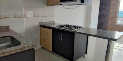 En La Fontana Soluciones Inmobiliarias te ofrecemos este amplio y luminoso apartamento con tres (3) alcobas con clóset, perfecto para tu comodidad. Cuenta con sala-comedor, cocina semintegral, dos (2) baños, elegantes pisos en porcelanato y zona de ropas independiente. Espacios modernos y bien distribuidos que harán de este lugar tu hogar ideal. ¡Aprovecha esta gran oportunidad! 
 
Código inmo: 14667 Manizales, Caldas. 

