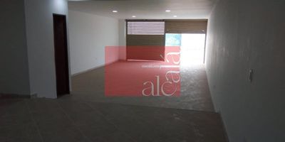 Local en arriendo en Caldas, Antioquia, ideal para quienes buscan arriendos en Envigado, locales comerciales en Caldas o arriendo en el sur de Medellín. Cuenta con 94 m², un baño y excelente ubicación sobre la Calle La Planta, cerca de la Locería Colombiana. Espacio amplio, ideal para comercio o servicios, con acceso pavimentado y fácil conectividad. Una excelente opción con el respaldo de Arrendamiento Alcalá.