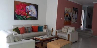 Arriendo y/o Vendo casa comercial de 400 M2. Cuenta con sala comedor, terraza, estudio, 4 baños, closet, cocina, cuarto y baño de servicio, patio y 2 parqueadero. Cerca de parques, fundaciones, droguerías, tiendas, jardines infantiles, fundaciones y vías de fácil acceso.
Canon para vivienda 6.000.000
Canon para comercial 8.000.000