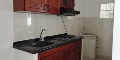 Apartamento en arriendo, sector Las colinas. 50 m2, piso 5. Sala, comedor, cocina integral, 2 alcobas, 1 baño , parqueadero comunal. La unidad cuenta con piscina y portería 24 horas

 Canon $ 800.000 Administración incluida en el precio