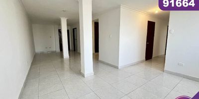 Apartamento en venta o arriendo en la ciudad de Barranquilla ubicado en el barrio Nuevo Horizonte, en un edificio con vigilancia privada las 24 Horas, el edificio cuenta con 4 pisos y el apartamento se encuentra ubicado en el piso 4, con un área aproximada de 81.88 mt2, distribuidos en 2 habitaciones, 1 baño, un estudio, sala-comedor, cocina semi integral, zona de labores y 1 parqueadero asignado, lado sombra, buena distribución en sus áreas con buenos y modernos acabados, es fresco y acogedor, su entorno es tranquilo, residencial con cómodas vías de acceso y facilidad al transporte publico cercano, sobre el sector puede encontrar, supermercados, colegios y una iglesia.