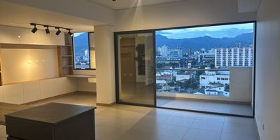 Apartamento en Venta en unidad cerrada con  buena ubicación en Pinares cerca a la avenida principal, supermercados de cadena, centros comerciales, clinicas, rutas de transporte publico y servicios complementarios, cuenta con salacomedor, pisos en porcelanato, dos habitaciones, tres baños, estufa y calentador a gas, cocina integral meson en quarztone, zona de ropas. La unidad cuenta con Piscina, gimnasio,  salon comunal, saunaturco, parques infantiles, zonas verdes  y un parqueadero cubierto. Vigilancia y porteria las 24 Horas. Inmuebles sujetos a verificación de disponibilidad.
