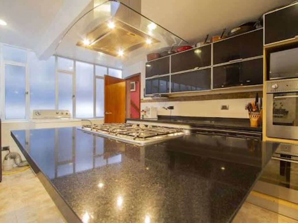 Apartamento de 4 alcobas en venta en El Retiro, Bogotá, 207 m² · foto 9 de 20