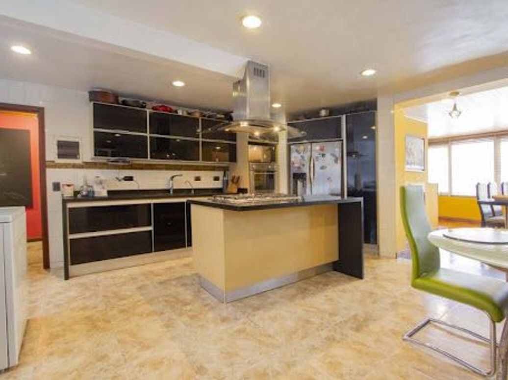 Apartamento de 4 alcobas en venta en El Retiro, Bogotá, 207 m² · foto 8 de 20