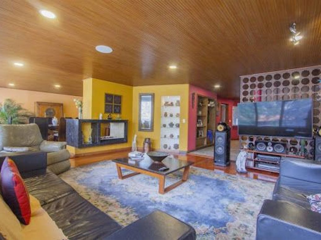 Apartamento de 4 alcobas en venta en El Retiro, Bogotá, 207 m² · foto 2 de 20