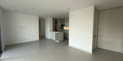 Excelente apartamento en una de las mejores urbanizaciones del sector, muy comodo, impecable y con una vista excelente hacia el norte, 2 habitaciones y 2 baños   el baño social, 2 cuartos utiles y un parqueadero