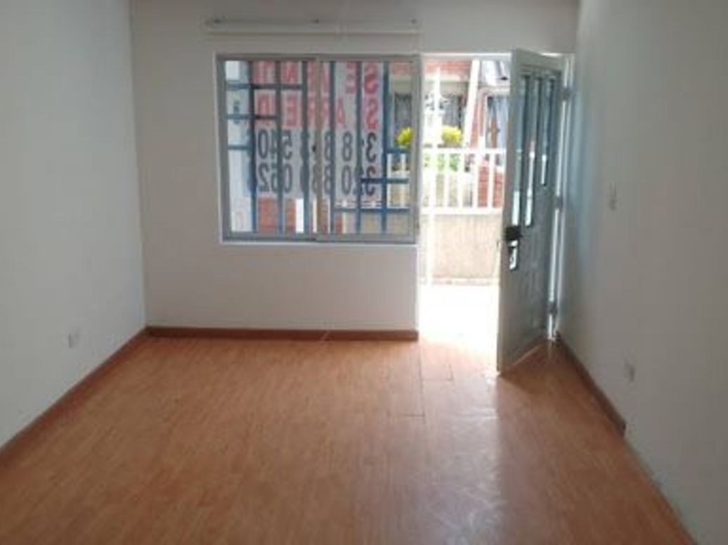 Casa de 3 alcobas en venta en Ciudad Kennedy Central, Bogotá, 180 m² · foto 2 de 15