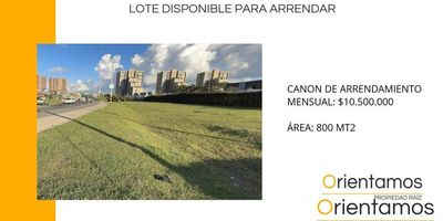 Ubicado en el exclusivo sector de Barro Blanco, Rionegro – Antioquia, este lote de 800 m² ofrece una ubicación estratégica sobre la Calle 47, en la vía principal hacia el aeropuerto. Con excelente visibilidad y rodeado de unidades residenciales, es ideal para negocios de alto impacto como supermercados, farmacias, restaurantes, tiendas especializadas y concesionarios. Esta propiedad representa una oportunidad única para empresas que buscan destacarse en una zona de alto tráfico y crecimiento constante