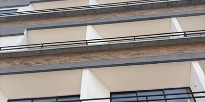 CS. Descubre la comodidad y elegancia en este apartaestudio para estrenar ubicado en una de las zonas más exclusivas de la ciudad. Con 44.31 metros cuadrados distribuidos en 1 habitación, espacio de sala-comedor, balcón, 1 baño y 1 parqueadero cubierto, este espacio ofrece un ambiente acogedor y funcional para tu estilo de vida.  El edificio cuenta con salón social con terraza, gimnasio, calderín, bicicleteros, parqueadero de visitantes, terraza comunal con BBQ y chimenea.  Disfruta de la privacidad y tranquilidad que mereces en un entorno moderno y bien diseñado. ¡Haz de este lugar tu nuevo hogar!