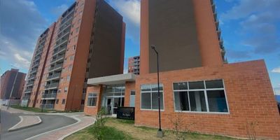 ARRIENDO ESPECTACULAR APARTAMENTO PARA ESTRENAR... 

apartamento con  excelentes acabados y una gran iluminación

Alcobas 3
Estudio
Cocina semiintegral 
Baños 2 con divisiones en vidrio
Zona de lavandería amplia
Sala comedor 
Sin parquedero 
Con ascensor
Valor negociable 
Calentador a gas

El conjunto cuenta  con
Dalón comunal
Piscina no habilitada
Parqueaderos comunales
Vigilancia 
Amplias zonas verdes y parques infantiles
INMOBILIARIA SARMIENTO Y ASOCIADOS AYV