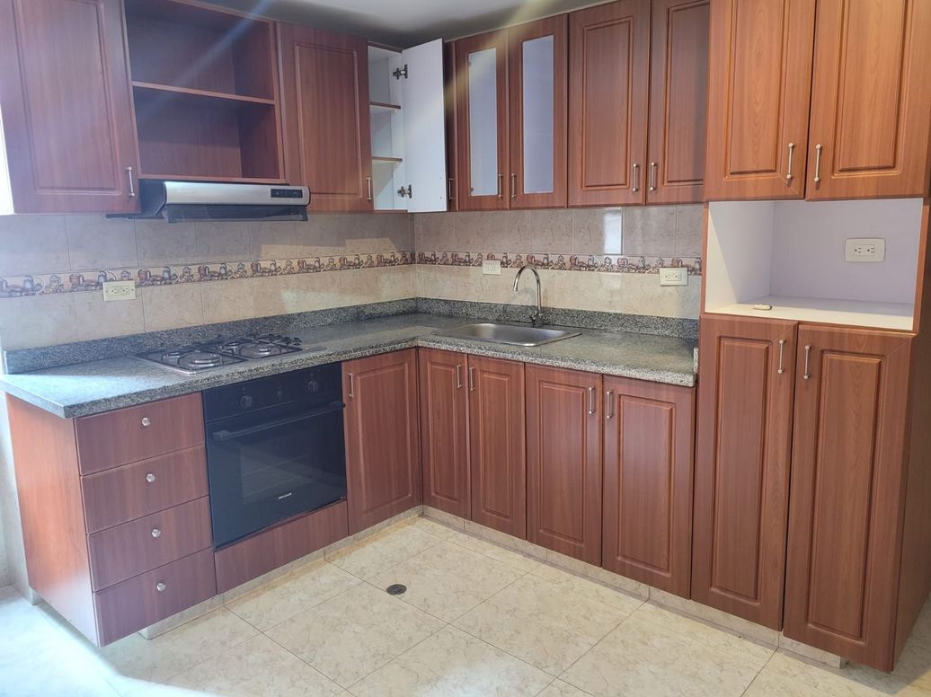 Apartamento de 3 alcobas en venta en Victoria Norte, Bogotá, 135 m² · foto 3 de 14
