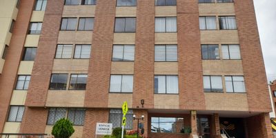 Descubre este encantador apartamento ubicado en una de las zonas más exclusivas de la ciudad. Con 3 habitaciones amplias y luminosas, 2 baños modernos y funcionales, y 88 metros cuadrados distribuidos de manera inteligente para aprovechar al máximo cada espacio. Además, cuenta con 1 parqueadero para tu comodidad. Este hogar es ideal para quienes buscan confort y estilo en un mismo lugar. No pierdas la oportunidad de vivir en este lugar único. ¡Contáctanos para más información!