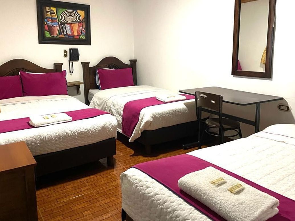 Casa de 20 alcobas en venta en La Catedral, Bogotá, 470 m² · foto 9 de 20