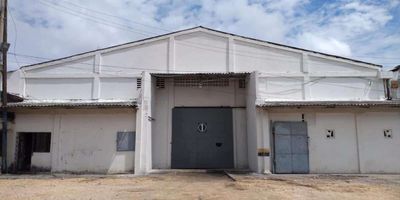 Excelente bodega en el barrio el bosque, cerca a la Escuela Manzanillo, Muelles el Bosque, con una infraestructura nueva y firme, su ubicación es un punto estratégico, facilidad para descargue de mercancías, Se puede rentar parcialmente a partir de 500 Mts asignando zona, vías de fácil acceso en todos los puntos, el sector es muy concurrido comercialmente, alto trafico de vehículos y tractomulas. Está en zona industrial y comercial, cerca a muelles y terminales maritimos. Carretera a mamonal. Que esperas para agendar cita!.