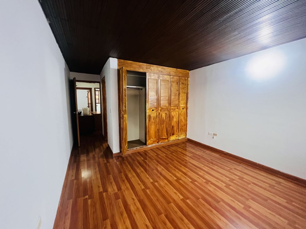 Casa de 4 alcobas en venta en El Batan, Bogotá, 200 m² · foto 16 de 20