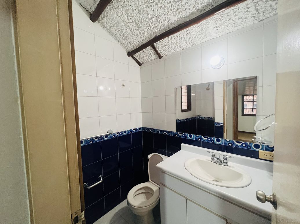 Casa de 4 alcobas en venta en El Batan, Bogotá, 200 m² · foto 2 de 20