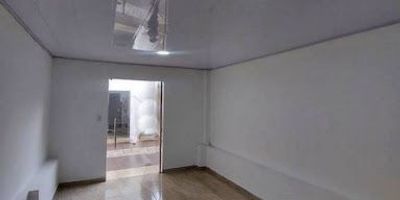 Espectacular oficina en Madrid Cundinamarca de aproximadamente 25 mt2 con una ubicación estratégica cerca de comercio aledaño, flujo de personas y gran acceso a transporte público como calle 13 y 80, ideal ubicación para cualquier uso comercial o administrativo, ¡contáctanos para agendar cita!