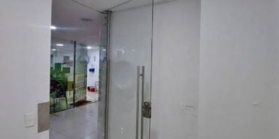 Espectacular oficina en Madrid Cundinamarca de aproximadamente 12 mt2 con una ubicación estratégica cerca de comercio aledaño, flujo de personas y gran acceso a transporte público como calle 13 y 80, ideal ubicación para cualquier uso comercial o administrativo, ¡contáctanos para agendar cita!