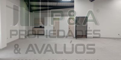 ¡Gran oportunidad de negocio! Se arrienda bodega en zona estratégica de Itagüí. 
Ubicado en el barrio Santa María, piso 3, este espacioso local de 180m2 está listo para que des rienda a tu creatividad y dinamices la economía de la zona. 
Con acceso directo y amplia visibilidad desde la carrera, esta bodega se convertirá en el punto de referencia para vecinos y transeúntes. 
Cercano a colegios, contará con el flujo constante de estudiantes y padres de familia. Asimismo, estará a minutos de los centros comerciales donde encontrarás todo tipo de servicios y una afluencia diaria de compradores.
La excelente ubicación y la conectividad que brinda el SITP a sólo minutos, harán de esta bodega un imán para clientes y proveedores. 
Cuenta con instalaciones básicas como cocina y baño, listos para ser adaptados a tus necesidades. ¡Aprovecha esta oportunidad única para establecer tu negocio y ser parte del progreso de esta pujante zona de Itagüí!
El valor del Canon es mas IVA