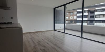 Se arrienda apartamento en el Retiro , urbanizacion cerrada montry, consta de: sala comedor, cocina integral, zona de ropas, 2 habitaciones, 2 banos, uno social y el otro en habitacion principal con el Vestier, balcon, closet. Red de gas, calentador, parqueadero.