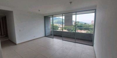 Hermoso apartamento ubicado en una zona privilegiada de Itagüí, a tan solo 10 minutos caminando de la estación del metro La Estrella y facil salida a la autopista rodeada de zonas verdes y todas las comodidades que necesitas para la familia.

 

Este inmueble cuenta con: 

 

Parqueadero DOBLE LINEAL

3 habitaciones, con vestier y closets

2 baños

Sala tv

Sala comedor amplio

2 balcones

Zona de ropas independiente 

Calentador a gas

Zonas húmedas

Canchas sinteticas

Piscina

BBQ

Salon social
