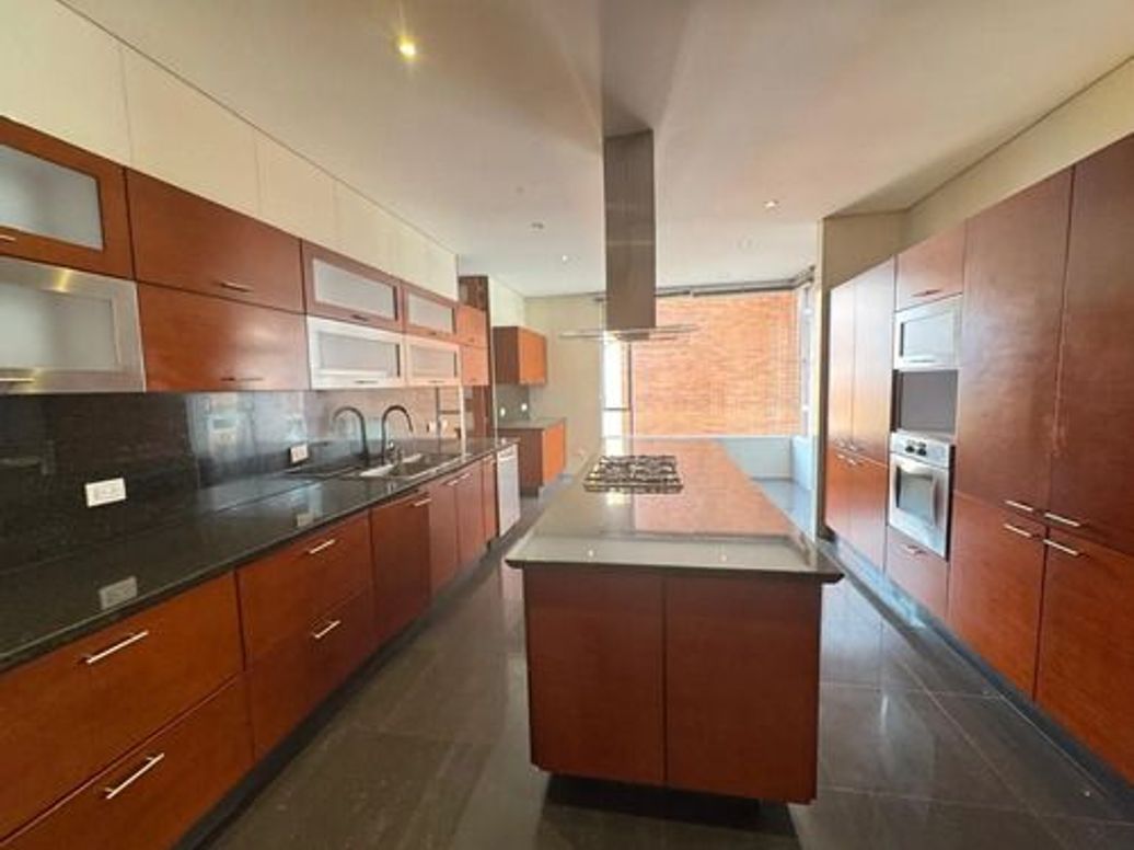 Apartamento de 4 alcobas en venta en Bellavista, Bogotá, 370 m² · foto 3 de 12