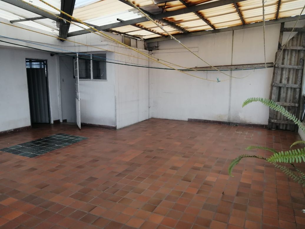 Casa de 5 alcobas en venta en Santa Isabel Sur, Bogotá, 220 m² · foto 16 de 17