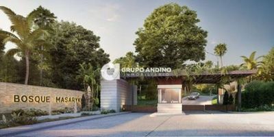 Se Vende Lote en el Condominio Bosque Masaryk Ruitoque Bajo – Floridablanca 
Ruitoque bajo a 2.7 km de la entrada principal Floridablanca, zona residencial tranquila, zona verde, fácil acceso a vías principales, colegios y zonas verdes.
Características del inmueble: lote con vista a toda Bucaramanga, área 763 m2, proyecto en medio de un bosque natural.
El condominio cuenta con: club house, piscinas, sauna, turco, salón social, salón de juegos, cancha de squash, cancha de futbol, cancha de tennis, gimnasio ecológico, eco parque canino, 3 estaciones de juegos infantiles, estaciones de carga vehículos eléctricos y vigilancias las 24 horas
VALOR: $780.000.000 
pregunta por él, bajo el código Inmobiliario 1420-144 ¡Contáctanos! Agenda tu cita y con gusto te asesoramos.
Contactos: 3008006712
Somos GRUPO ANDINO INMOBILIARIO, con nosotros tendrás tus trámites más fácil y rápido.
