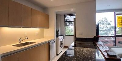 Apartamento ubicado en el sector de las lomas, cuenta con facilidad de acceso a la Avenida las palmas, está cerca del centro comercial el tesoro, centro comercial Vizcaya, centro comercial el Tesoro, mall del este, mall Verona, Mall Piazza Bella y mall Pinar del rio.