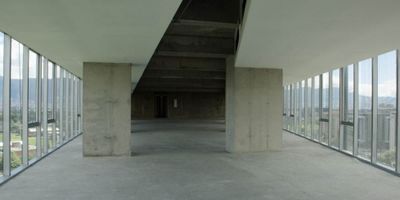 Oficina en Arriendo - Calle 26

Disponemos de una oficina de 478.08 m² en obra gris, ideal para adaptarse a las necesidades específicas de tu empresa. La propiedad cuenta con las siguientes características:


 Entrega inmediata, permitiendo un acceso rápido a tu nuevo espacio de trabajo.
 9 parqueaderos disponibles para empleados y visitantes.
 Edificio con 8 años de antigüedad, en excelente estado de conservación.
 Acceso biométrico para un control de acceso seguro y moderno.
 6 ascensores de alta capacidad, facilitando el acceso a todos los niveles de la propiedad.
 Vigilancia privada 24/7, con seguridad constante para garantizar la tranquilidad de las instalaciones.
 Acceso vehicular sistematizado, con control eficiente de entradas y salidas.
 Terraza comunal, que ofrece un espacio adicional para descanso o eventos al aire libre.


Esta oficina se encuentra en una ubicación estratégica en la Calle 26, con fácil acceso a vías principales, lo que asegura una excelente conectividad para tu empresa.

¡Contáctanos para más información y agendar una visita!
