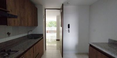 Espectacular apartamento sector Zúñiga de Envigado de 113 metros cuadrados distribuidos en 3 alcobas, con 3 baños, alcoba principal con baño y Vestier, baño compartido para alcoba 2 y 3 mas baño social, sala comedor amplia, cocina integral, espacio para estudio, 2  balcónes, en edificio con ascensor, cerca avenida las vegas, avenida poblado y euro de la frontera, vigilancia las 24 horas del día, 1 parqueaderos y un cuarto útil. ¡no pierdas la oportunidad de vivir en este maravilloso lugar!