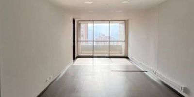 Se vende oficina en edificio prisma. - Precio Venta: $400.000.000. 45 m2 con una  Habitacion, 1 Baño, 1 Parqueadero, Administración: $330.300. Estrato: 5
Son dos oficinas con las mismas características. Se pueden juntar. Cada una con 45 m2, balcón, baño, cocineta y 1 parqueadero. 
Se le acaba de cambiar el piso. Una de las oficinas se encuentra alquilada en $1.800.000 , la otra oficina se encuentra desocupada. En edificio moderno con ubicación ideal, sobre Las Palmas, con salida al túnel y conexión con aeropuerto. Mayores informes MILE BENITEZ cel. 3137202284 

