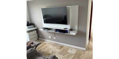 Este hermoso apartamento ubicado en la ciudad de Cali, en el departamento del Valle del Cauca, es una verdadera joya en el mercado inmobiliario. Con un área total de 115 M2 distribuidos en 3 espaciosas alcobas y 3 baños, este inmueble se destaca por su amplitud y comodidad.

Al ingresar a la propiedad, encontramos una cocina integral equipada con todos los electrodomésticos necesarios y una moderna barra estilo americano que conecta con el acogedor comedor auxiliar. Además, cuenta con una sala de estar en la que podrás disfrutar de una vista panorámica de la ciudad desde su amplio balcón.

Valor de administracion $750.000.
